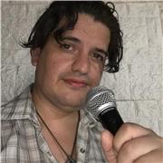 Aprende a cantar, improvisar, iníciate como artista. Te ayudamos a hacer tu primer demo y videoclip y a presentarte en vivo